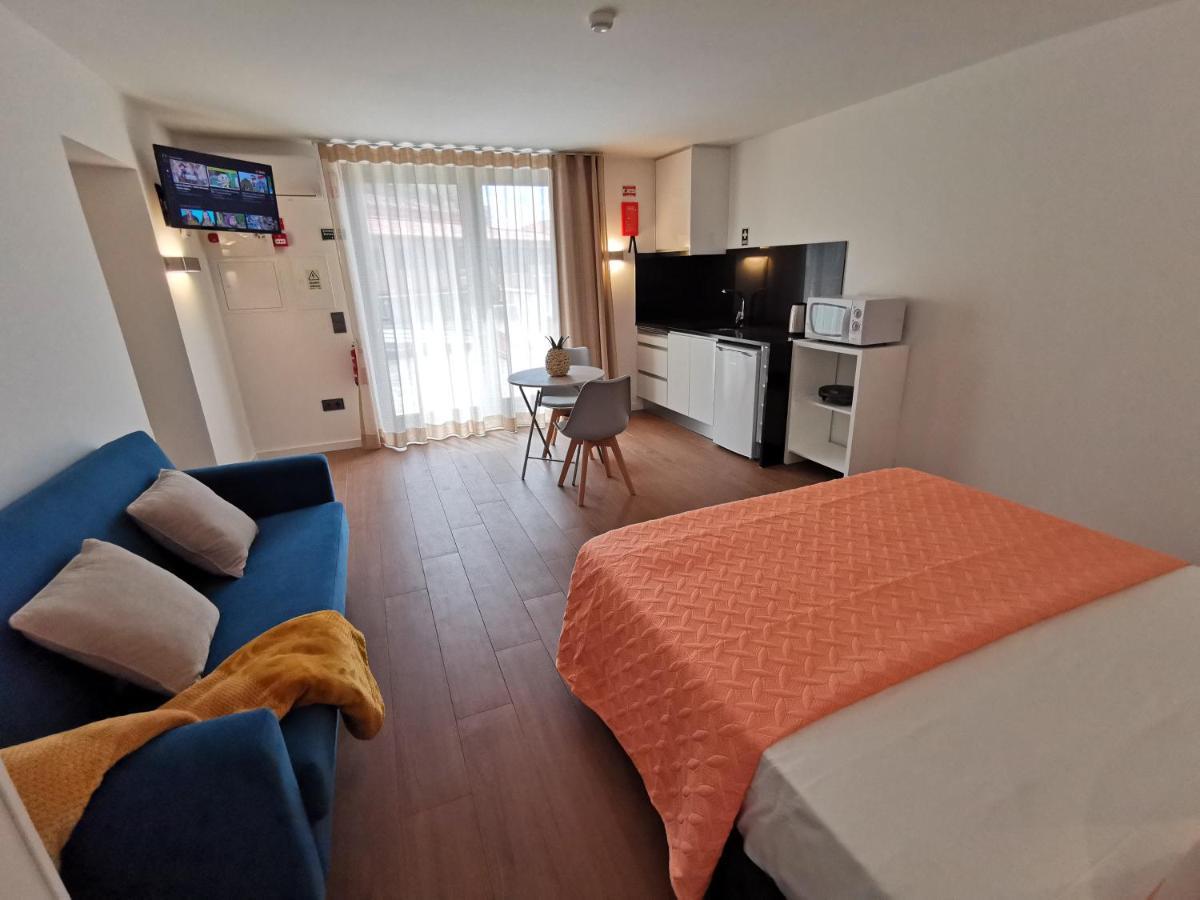 Charming Studios In Calheta Beach - Villa Esmeralda Buitenkant foto