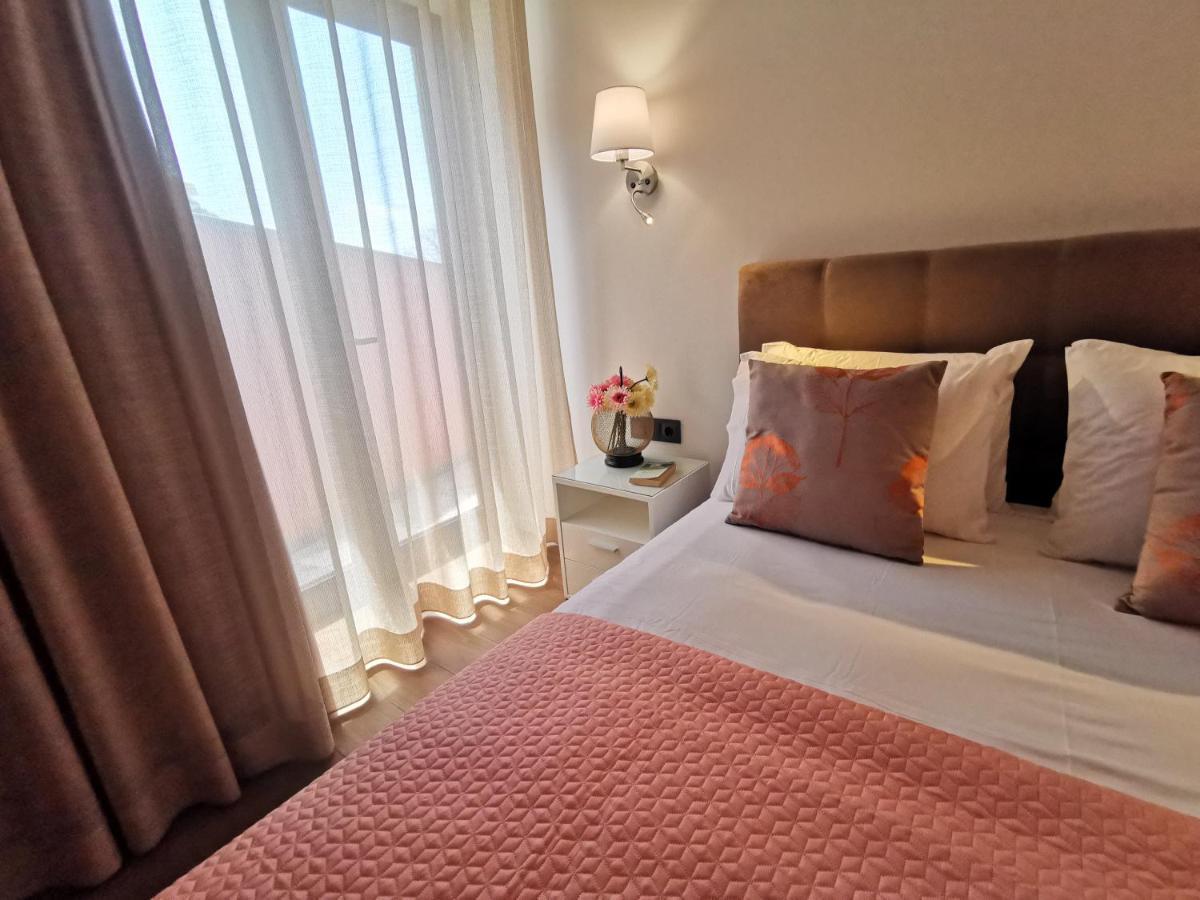 Charming Studios In Calheta Beach - Villa Esmeralda Buitenkant foto