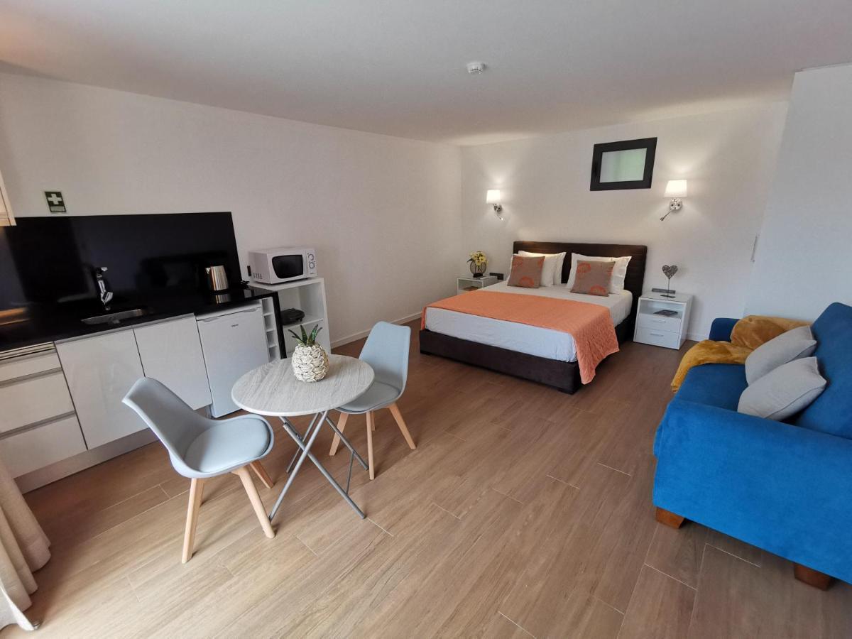 Charming Studios In Calheta Beach - Villa Esmeralda Buitenkant foto